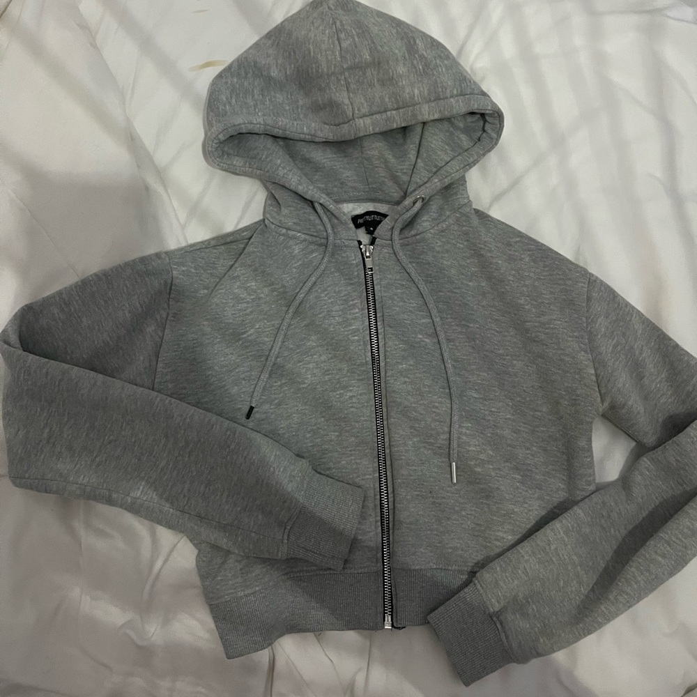 PRETTY LITTLE THING zip up